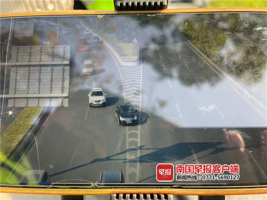 南宁交警出动无人机,1个小时抓拍多辆违法车辆(图3) 南宁交警出动无人机,1个小时抓拍多辆违法车辆(图3)